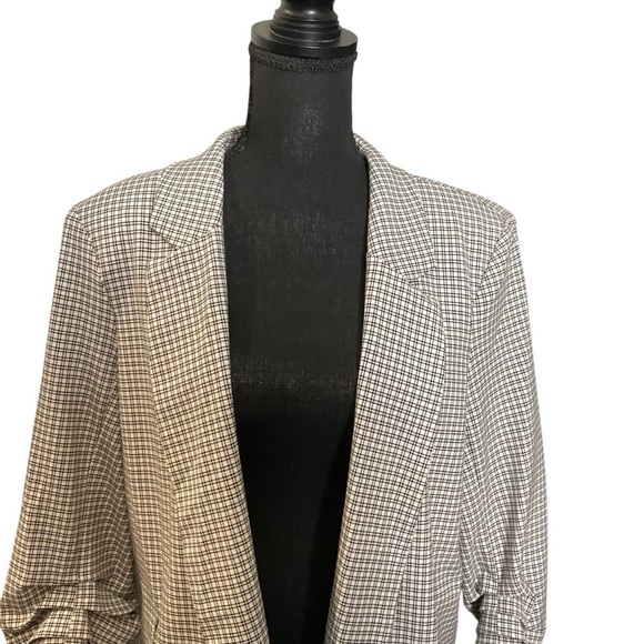 Rachel Zoe Light Beige Blazer with Open Front and Three-Quarter Sleeves - Picture 2 of 9